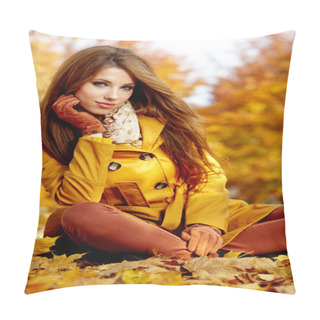 Personality  Beautiful Elegant Woman Standing In A Park In Autumn Pillow Covers