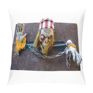 Personality  Pirate Skeleton On The Shackles Pillow Covers