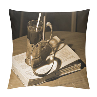 Personality  Thinking About The Sherlock Holmes (book Is In Russian Language) Pillow Covers
