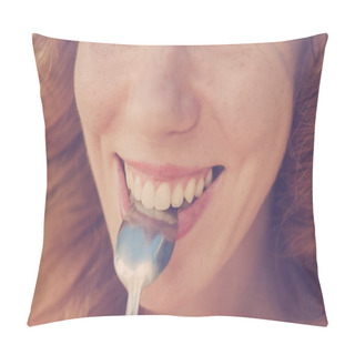Personality  Beautiful Pin-Up Girl Eating Ice Cream, Close Up Pillow Covers