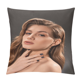 Personality  A Young Woman With Long Wavy Hair Stands Gracefully, Showcasing Her Natural Beauty Pillow Covers