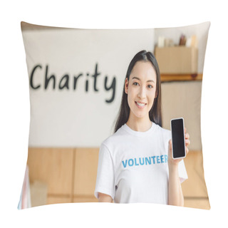 Personality  Beautiful Asian Volunteer Holding Smartphone With Blank Screen, Smiling And Looking At Camera Pillow Covers