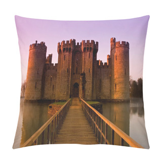 Personality  Bodiam Castle At Sunrise Pillow Covers
