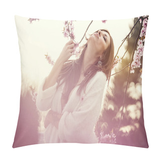 Personality  Sensual Portrait Of A Spring Woman Pillow Covers