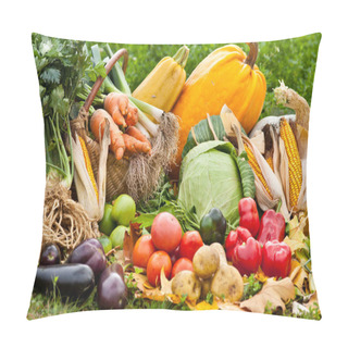 Personality  Fresh Raw Vegetables In Grass Pillow Covers