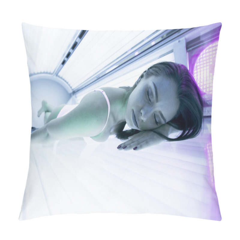 Personality  Beautiful Woman Lying In Solarium Pillow Covers