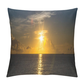 Personality  Maldives, A True Paradise In The Indian Ocean. Pillow Covers