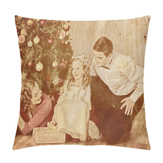 Personality  Nostalgy Christmas Family With Child Girl Dressing Christmas Tree. Pillow Covers