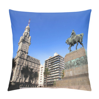 Personality  Plaza Independencia In Montevideo Pillow Covers