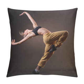 Personality  Beautiful Woman In Motion Pillow Covers