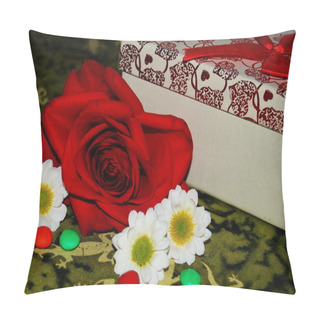 Personality  Red Rose, White Daisies And A Gift Pillow Covers
