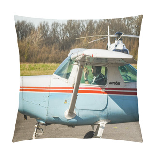 Personality  HIGH WYCOMBE, ENGLAND - MARCH 2019: Close Up Of A Cessna Aerobat Light Trainer Aircraft Taxiing At Wycombe Air Park. Pillow Covers