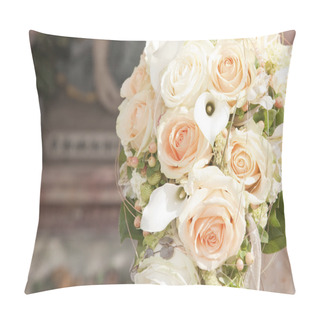 Personality  Bridal Bouquet Of Tea Roses Pillow Covers