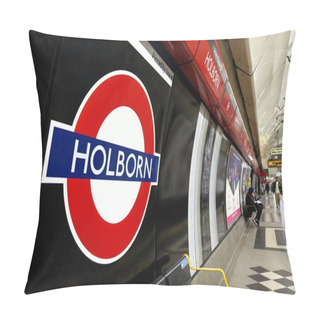 Personality  Holborn Transport For London Roundel Sign On Tube Platform Pillow Covers