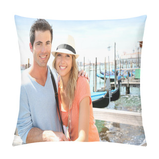 Personality  Tourists Standing On Bridge In Venice Pillow Covers