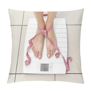 Personality  Legs Standing On Scales Pillow Covers
