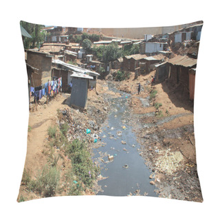Personality  Kibera, Nairobi, Kenya - February 13, 2015: Huge Heaps Of Garbage And A Dirty River In The Slums Of Nairobi - One Of The Poorest Places In Africa Pillow Covers