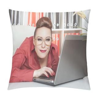 Personality  Crazy Business Woman In Glasses Working  Pillow Covers