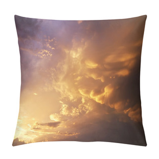 Personality  Beautiful Cloudy Sky With Sun Rays. Cloudy Abstract Background. Pillow Covers