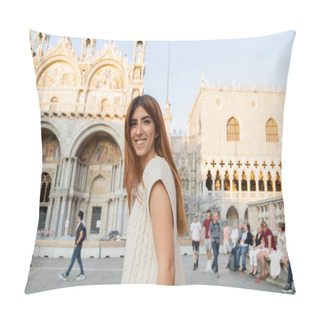 Personality  ITALY, VENICE - MAY 12, 2022: Happy Redhead Woman Looking At Camera On St Mark Square In Venice Pillow Covers