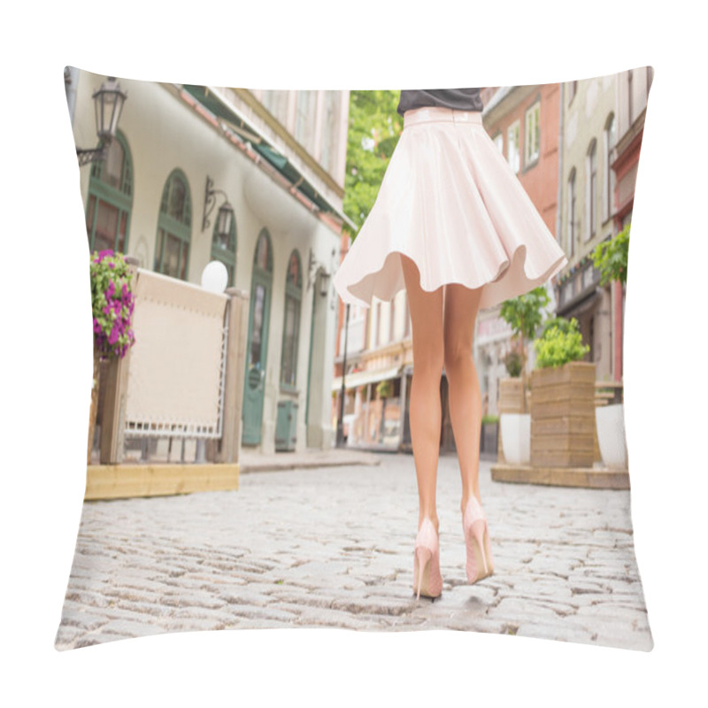 Personality  Elegant lady with beautiful legs pillow covers