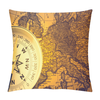 Personality  Compass And Magnifying Glass Pillow Covers