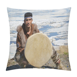 Personality  Chukchi Man Sitting Against Against Spring Landscape Pillow Covers