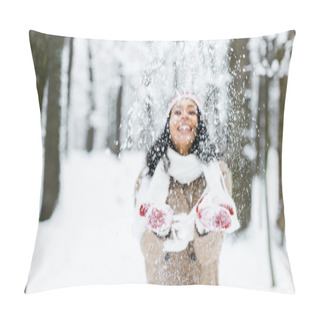 Personality  Attractive African American Woman Throwing Snow In Park And Smiling In Winter Forest Pillow Covers