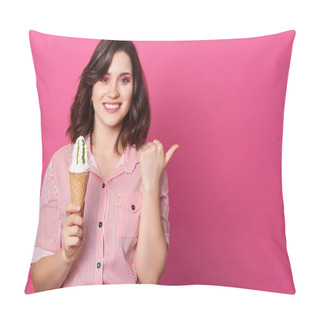 Personality  Indoor Studio Shot Of Positive Beautiful Young Woman Standing Isolated Over Pink Background, Holding Ice Cream In One Hand, Making Gesture With Thumb, Smiling Sincerely. Copy Space For Advertisement. Pillow Covers