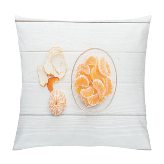Personality  Top View Of Peeled Tangerine Slices In Glass Bowl And Peel On Wooden White Background Pillow Covers