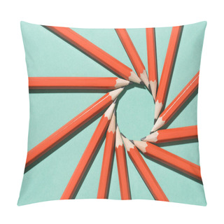 Personality  Top View Of Arranged Graphite Pencils Making Circle On Green  Pillow Covers