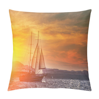 Personality  Old Ancient Ship On Peaceful Ocean At Sunset. Calm Waves Reflection, Sun Setting. Copy Space Pillow Covers