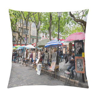 Personality  Place Du Tertre In Paris With Artists Ready To Paint Tourists Pillow Covers