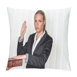 Personality  Woman Swears On The Bible Pillow Covers