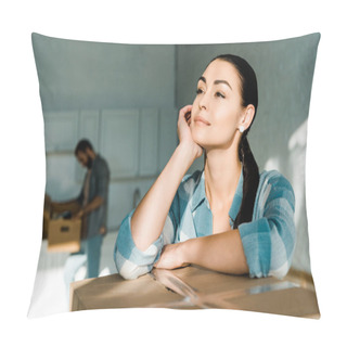 Personality  Beautiful Wife Dreaming About New House With Husband Packing Behind, Moving Concept Pillow Covers