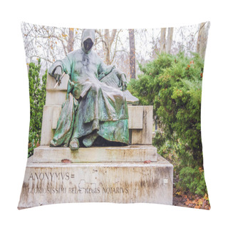 Personality  Statue Of Anonymous, Vajdahunyad Castle, Budapest, Hungary Pillow Covers