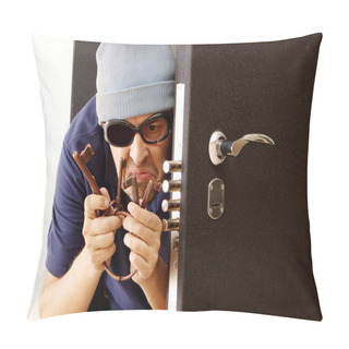 Personality  The Thief Pillow Covers