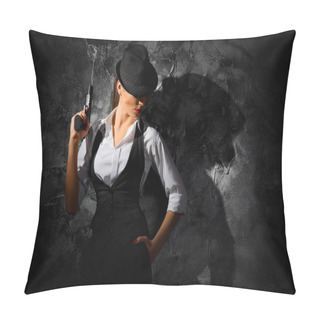 Personality  Dangerous And Beautiful Criminal Girl With Gun Pillow Covers