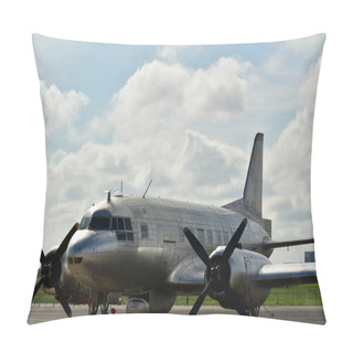 Personality  Douglas DC3 C47 Old Airplane Propeller Polished. High Quality Photo Pillow Covers