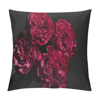 Personality  Bouquet Of Red Roses With Water Drops On Black Background Pillow Covers