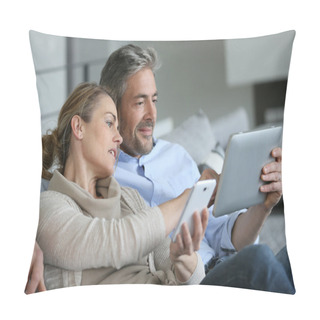 Personality  Couple Using Smartphone And Tablet Pillow Covers