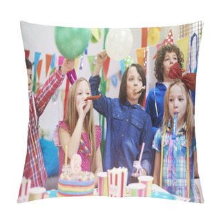 Personality  Children At The Birthday Party Pillow Covers