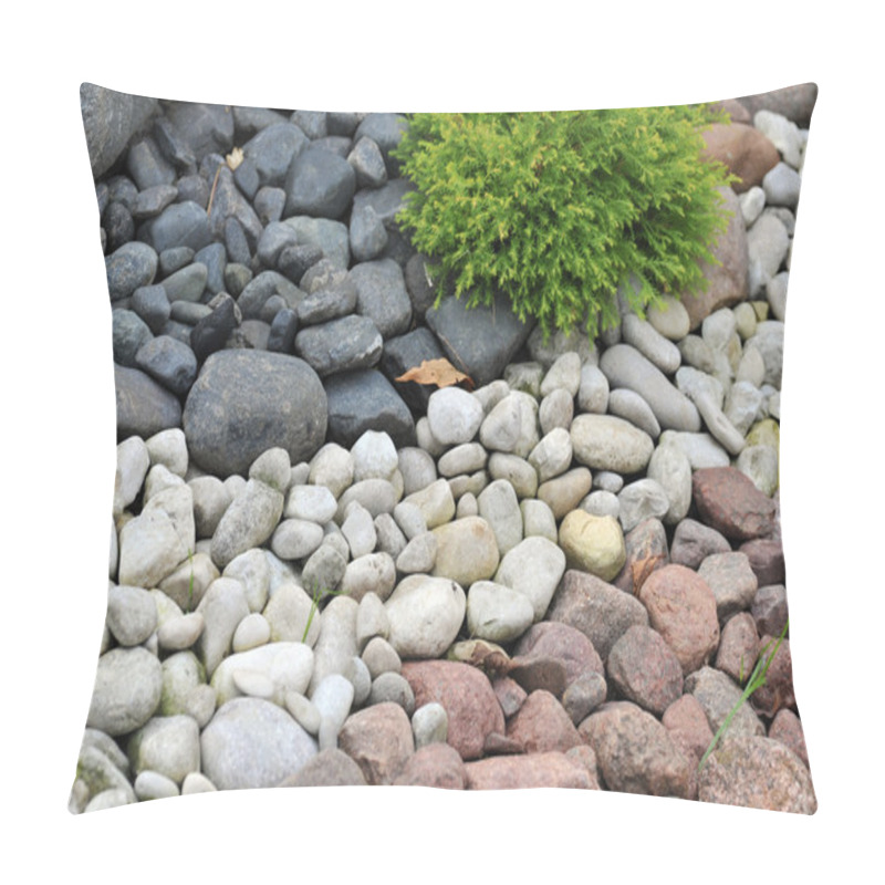 Personality  Backyard decorated with stones pillow covers