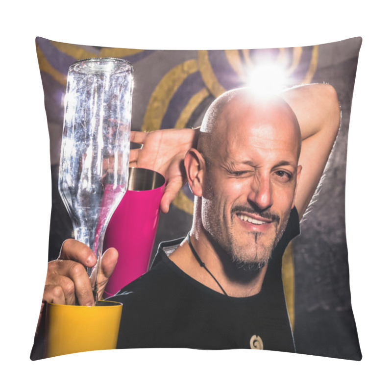Personality  Freestyle American Bartender - Acrobatic Cocktails Pillow Covers