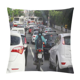 Personality  Salvador, Bahia / Brazil - November 1, 2013: Vehicles Are Seen In Congestion On Avenida Tancredo Neves In The City Of Salvador. *** Local Caption *** Pillow Covers