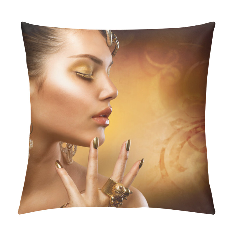 Personality  Gold Makeup. Fashion Girl Portrait pillow covers