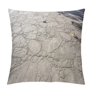 Personality  Stamped Concrete Pavement Outdoor, Flat Boulders And Rounded Edges Stones Pattern, Flooring Exterior, Decorative Cement Paving Pillow Covers