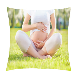 Personality  Belly Of Pregnant Woman In Summer Park Pillow Covers