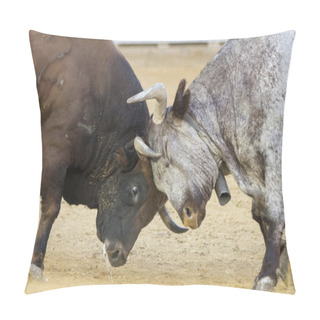 Personality  Two Bulls Fighting Pillow Covers