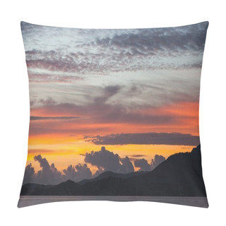 Personality  Beautiful Cloudy Sunset Sky Over Sea Surface Pillow Covers